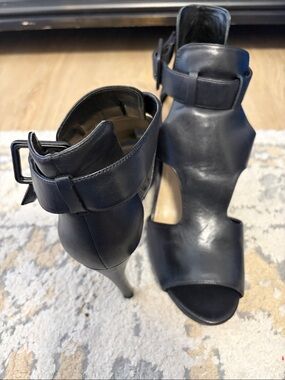 Via Spiga Black Cutout Ankle Strap Stiletto Heels